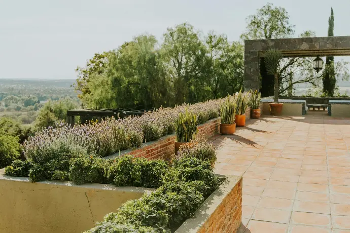 Nettoyage terrasse en pierre à Villefranche-sur-Saône par AC Services